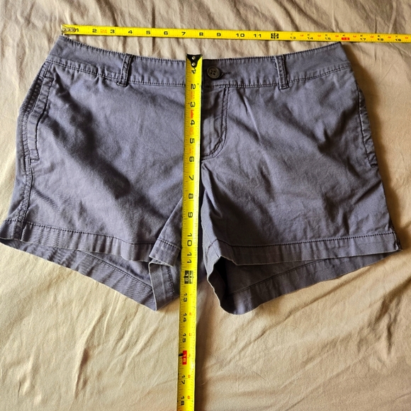 Nine West purple shorts, size 6/27. - Picture 3 of 3